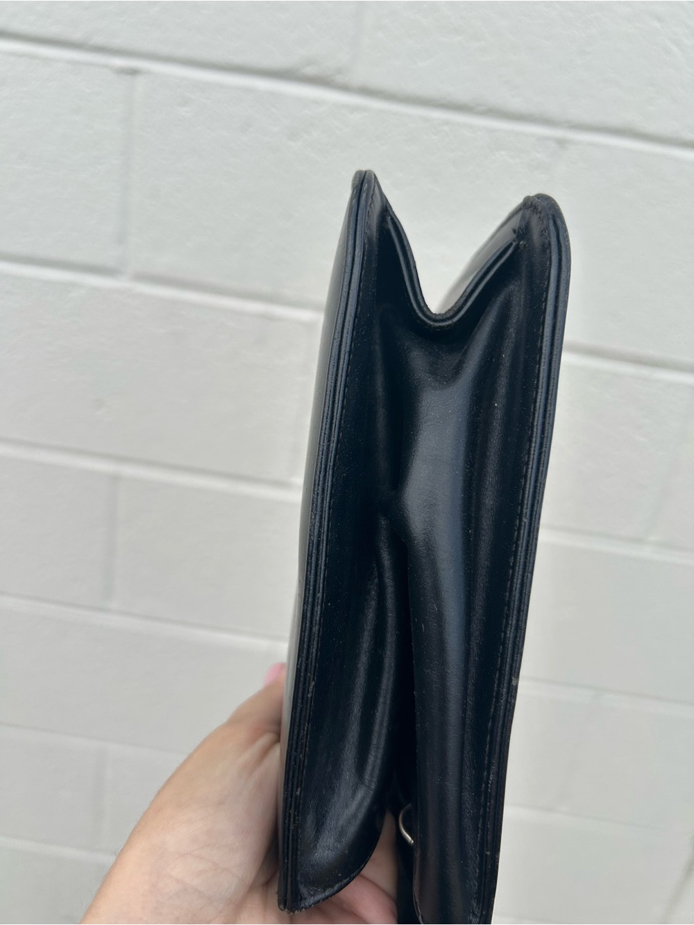 charming vintage black leather handbag Lucite Bakelite handle - Picture 8 of 9